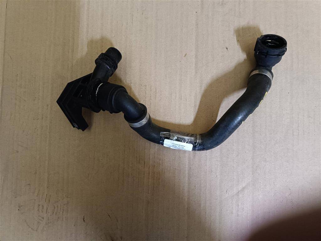 патрубок радиатора BMW X6 F16 2015, 3.0 л., D, N57 D30 C, дизель, АКПП, внедорожник 5 дв., полный привод, 64219207165, 64219207166 - фото №1