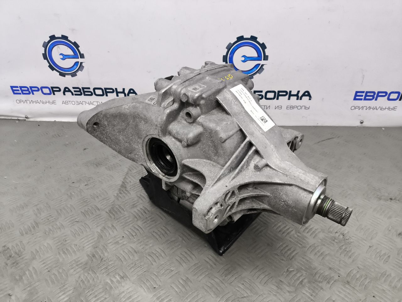 редуктор заднего моста Bentley Continental GT 3 поколение 2023, 4.0 л., CVD, бензин, АКПП, красный, купе, полный привод, правый руль, 08X507021E - фото №1