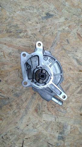 насос вакуумный Mercedes-Benz M-Класс W164 2007, 3.0 л., CDi, дизель, АКПП, передний привод, A6422300165, A6422300165 - фото №1