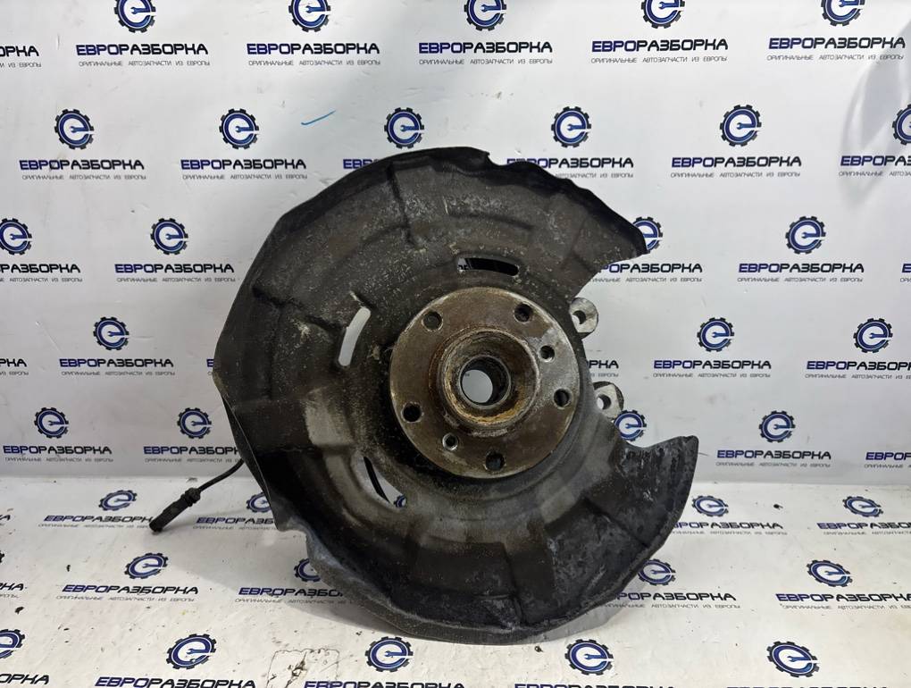 кулак BMW M6 Gran Coupe F06 2014, 4.4 л., i, S63 B44 B, бензин, АКПП, silverstone metallic a29, купе, правый руль, 33322284142, 33322284142 - фото №1