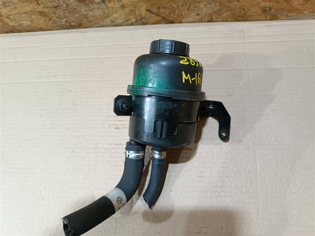 бачок гидроусилителя Maserati Levante 1 поколение M161 2017, 3.0 л., дизель, АКПП, передний привод, 670034911, 670034911 - фото №1