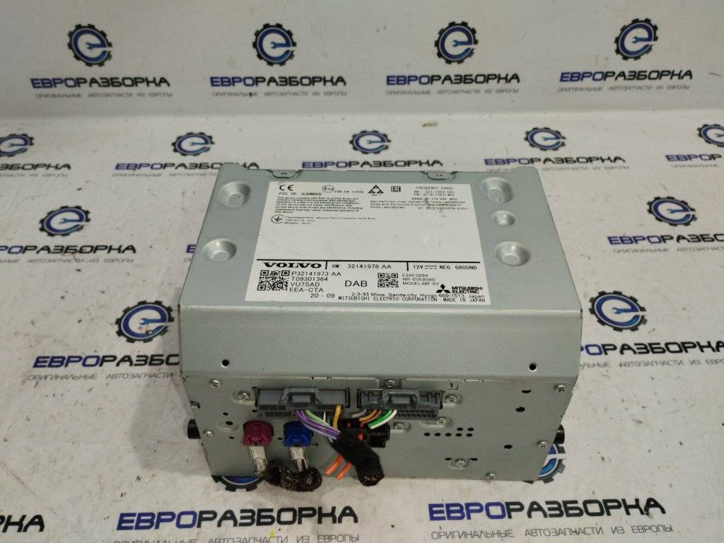 панель управления магнитолой Volvo XC40 1 поколение 2020, 1.5 л., бензин, denim blue, правый руль, 32141978 - фото №1