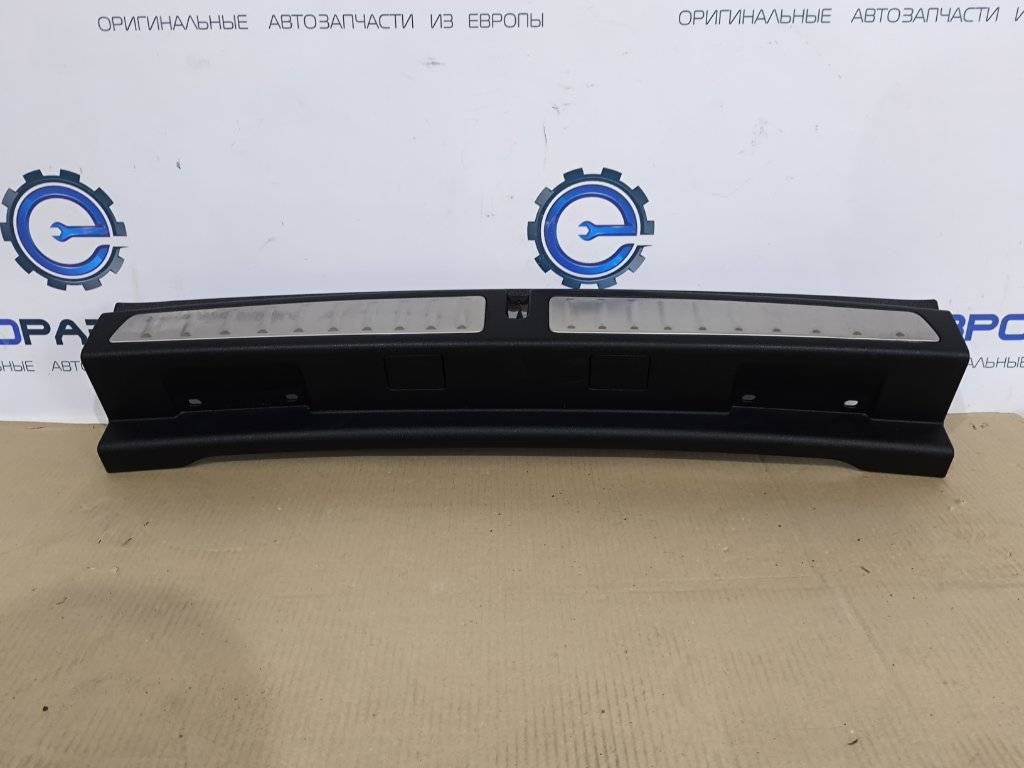 накладка двери (крышки) багажника BMW 1 серия F40 2021, 2.0 л., бензин, АКПП, хетчбэк 5 дв., правый руль, 51477448214, 7448214 - фото №1