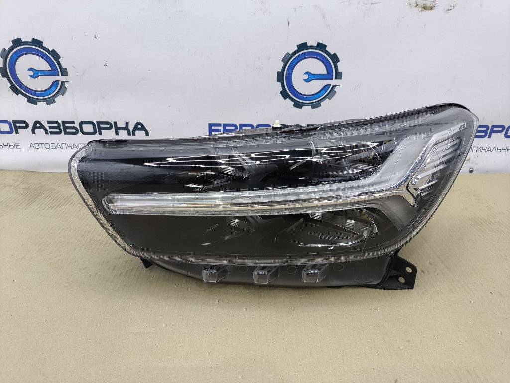 фара левая Volvo XC40 1 поколение 2020, 1.5 л., бензин, denim blue, правый руль, 31655984 - фото №1