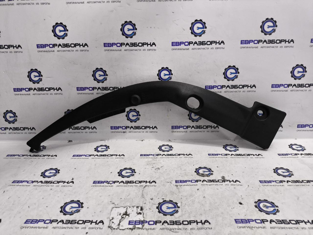 планка под капот Land Rover Range Rover Sport 2 поколение L494 2017, 3.0 л., дизель, АКПП, передний привод, DK628C390AC, LR054346 - фото №1