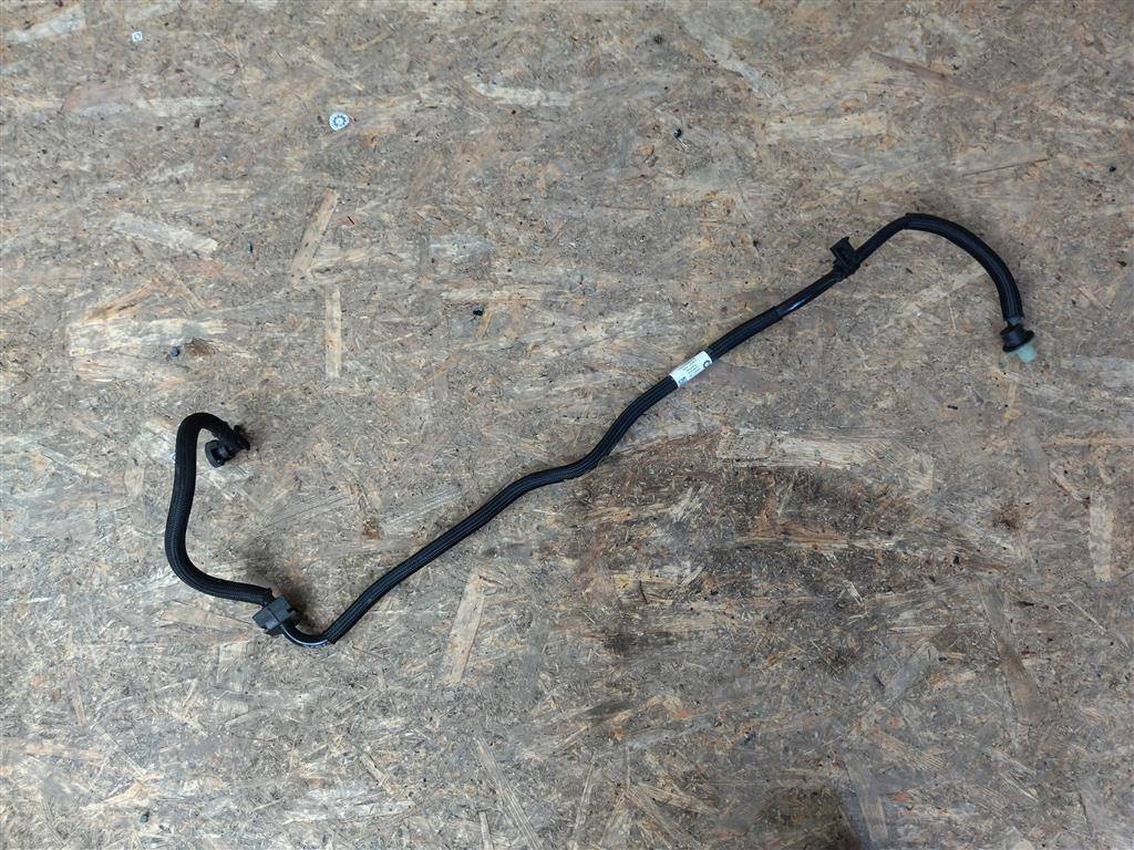 патрубок (трубопровод, шланг) Volvo XC90 2 поколение 2018, 2.0 л., дизель, АКПП, передний привод, 31471073, 31471073 - фото №1