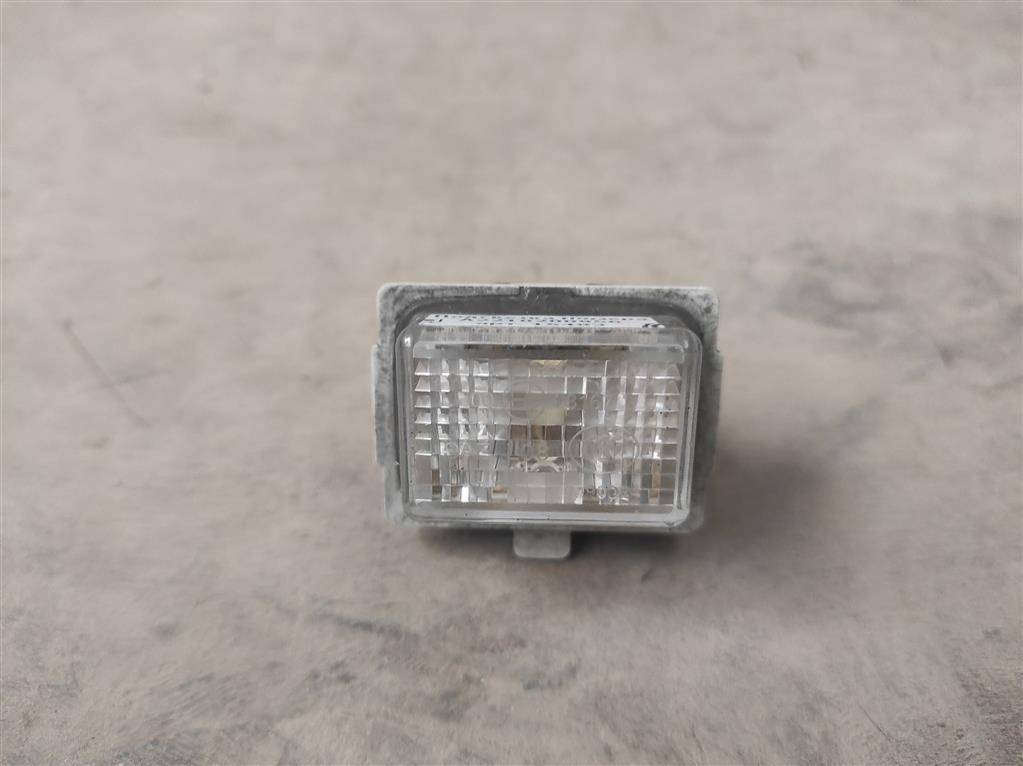 подсветка номера Mercedes-Benz CLS-Класс C218/X218 W218 2012, 3.0 л., CDi, дизель, АКПП, передний привод, A2218200856, A2218200856, A2218200456 - фото №1
