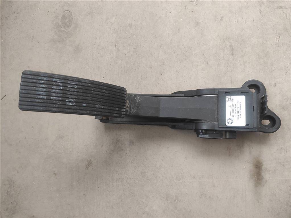 педаль Mercedes-Benz M-Класс W164 2007, 3.0 л., CDi, дизель, АКПП, передний привод, A1643000104, A1643000104 - фото №1