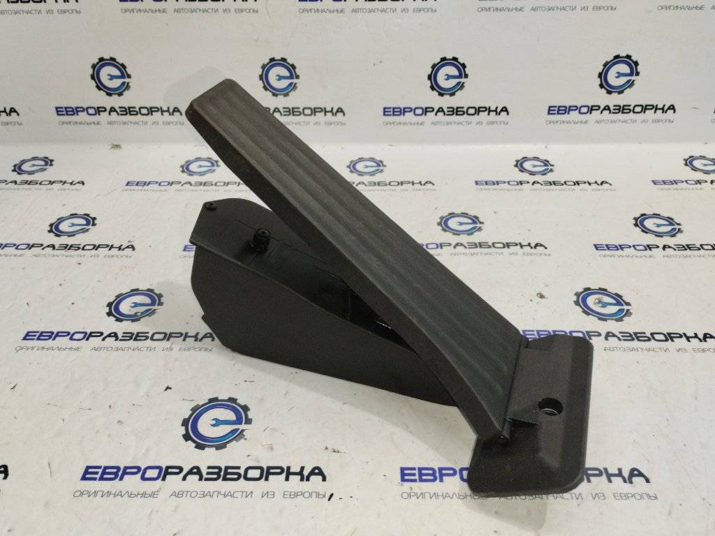 педаль BMW 2 серия F22/F23 2017, 3.0 л., бензин, АКПП, задний привод, 35426859999, 6859999 - фото №1