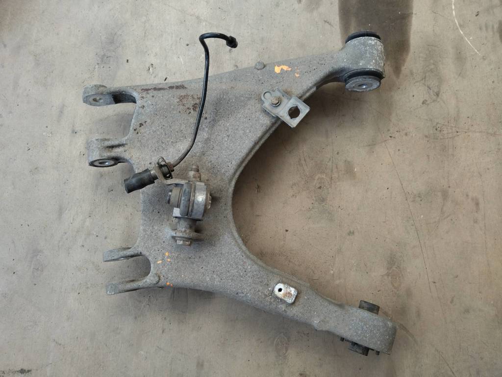 рычаг задний Bentley Continental GT 1 поколение 2007, 6.0 л., бензин, АКПП, передний привод, 4E0511511F, 4E0511511, 03428821, 4E0511511F, 4E0511511G, 4E0511511J, AG42000ST6, 4E0511511E - фото №1