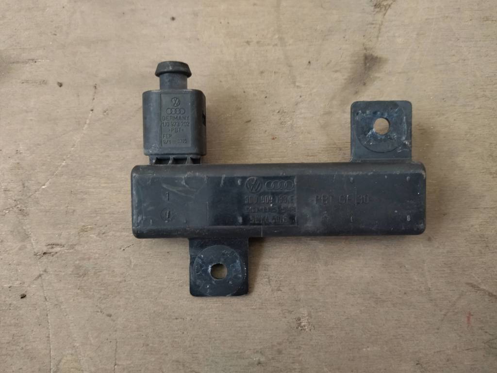 антенна Bentley Continental GT 1 поколение 2007, 6.0 л., бензин, АКПП, передний привод, 3D0909133E, 3D0909133E, 5WK45016, 3D0909133 - фото №1