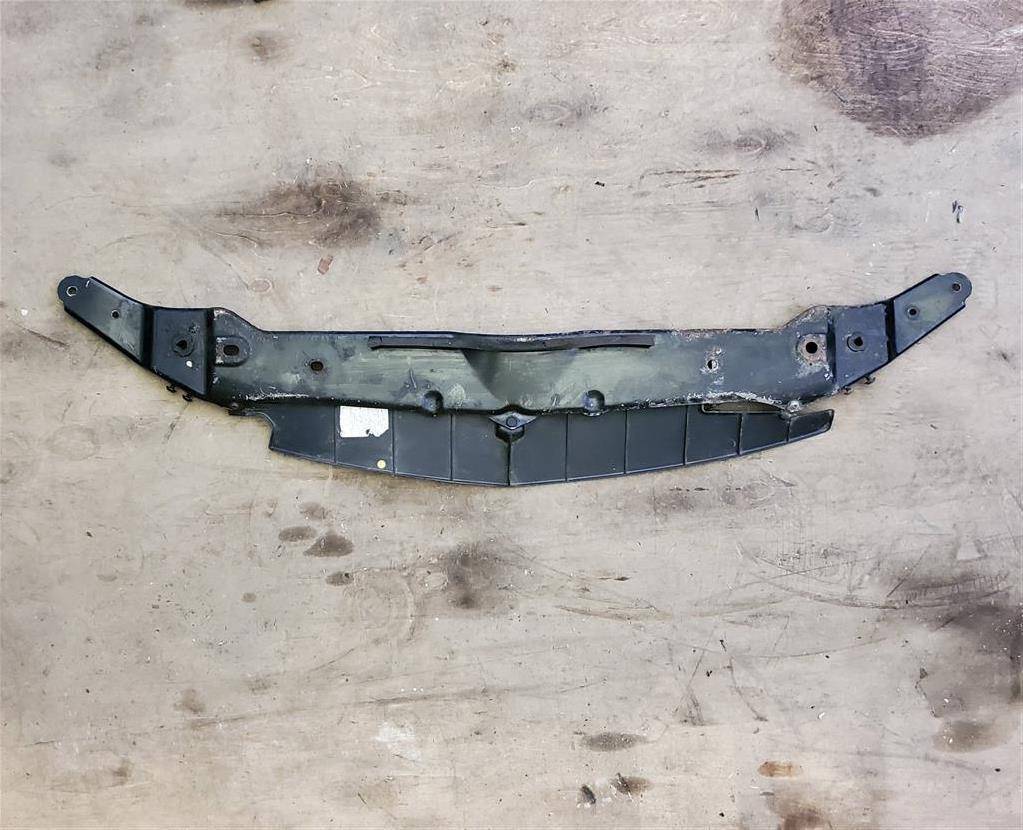 кронштейн радиатора Bentley Continental Flying Spur 1 поколение 2012, 6.0 л., бензин, АКПП, серый, передний привод, 3W0805057H, 3W0805057H - фото №1