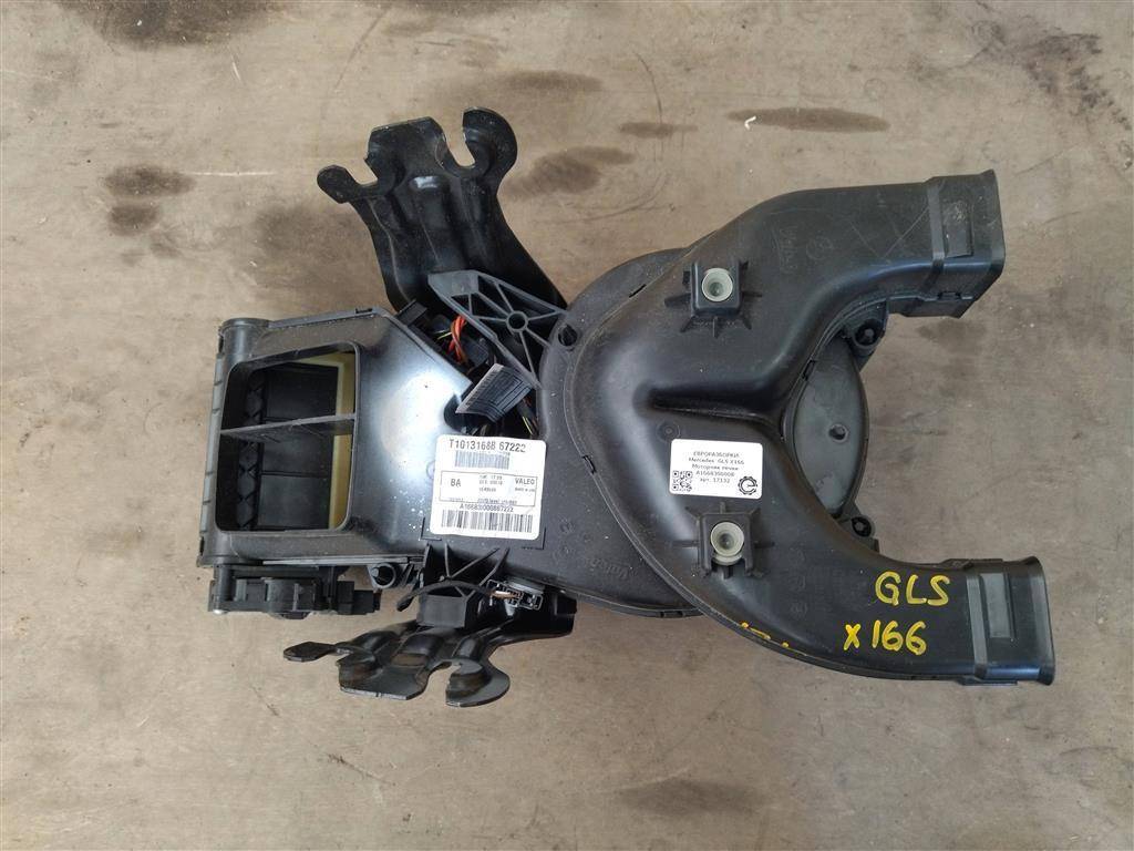 моторчик печки Mercedes-Benz GLS-Класс X166 2018, 3.0 л., CDi, дизель, АКПП, передний привод, A1668300008, A1668300008, A1668300003, A1668301600 - фото №1