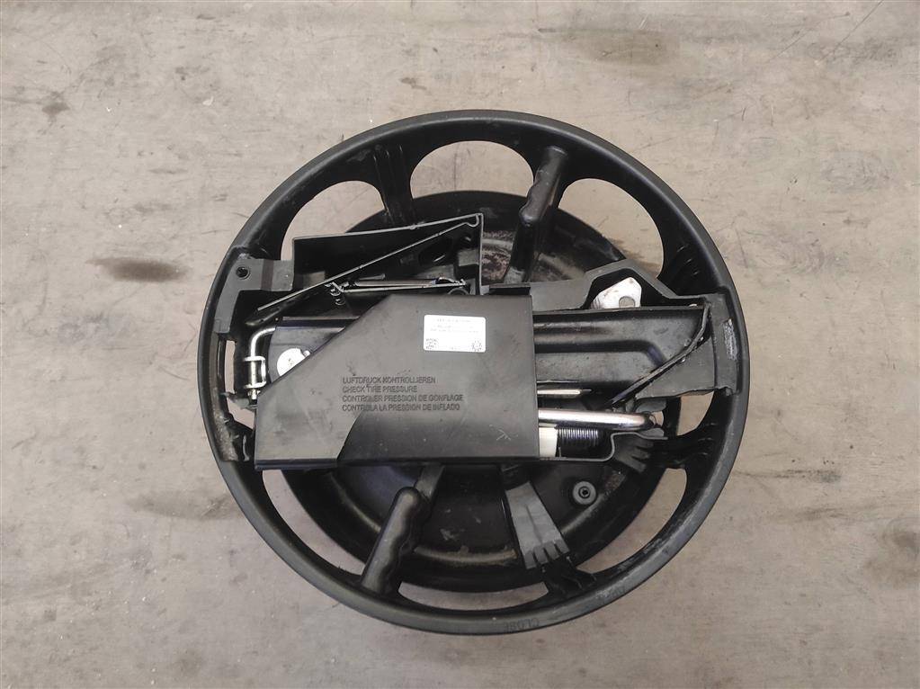 ящик под инструменты / набор инструментов Mercedes-Benz CLS-Класс C218/X218 W218 2013, 3.0 л., CDi, дизель, АКПП, передний привод, A2125800018, A2125800018 - фото №1