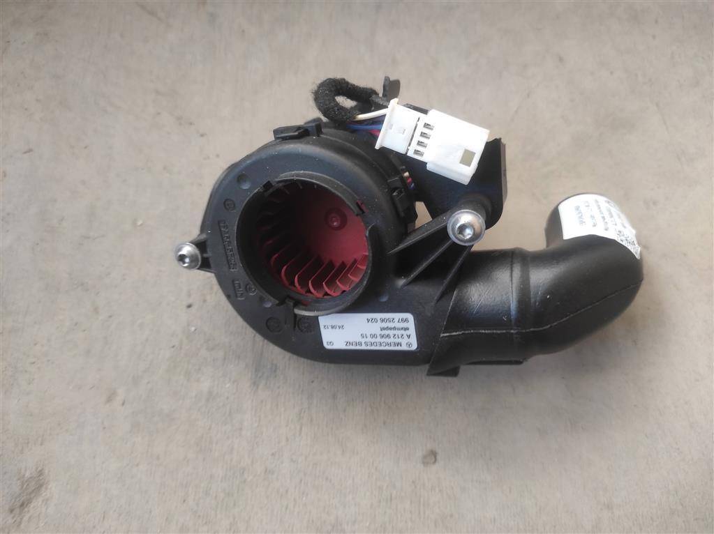 двигатель вентилятора радиатора Mercedes-Benz CLS-Класс C218/X218 W218 2012, 3.0 л., CDi, дизель, АКПП, передний привод, A2129060015, A2129060015, 997250624 - фото №1