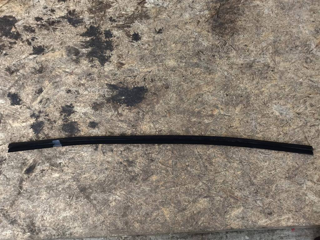 уплотнитель двери Bentley Continental GT 2 поколение 2015, 4.0 л., TFSI, бензин, АКПП, передний привод, 3W8837514C, 3W8837514C - фото №1