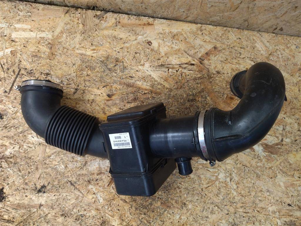 воздуховод (дефлектор) радиатора Land Rover Discovery 5 поколение L462 2019, 3.0 л., дизель, АКПП, передний привод, FPLA9C619AD, LR063056, HPLA56372AC, FPLA9C619AD - фото №1