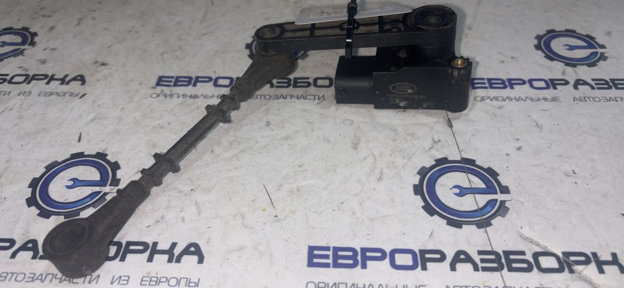 датчик дорожного просвета Land Rover Range Rover 4 поколение L405 2013, 4.4 л., дизель, АКПП, полный привод, правый руль, LR033257, CPLA3D026BA - фото №1