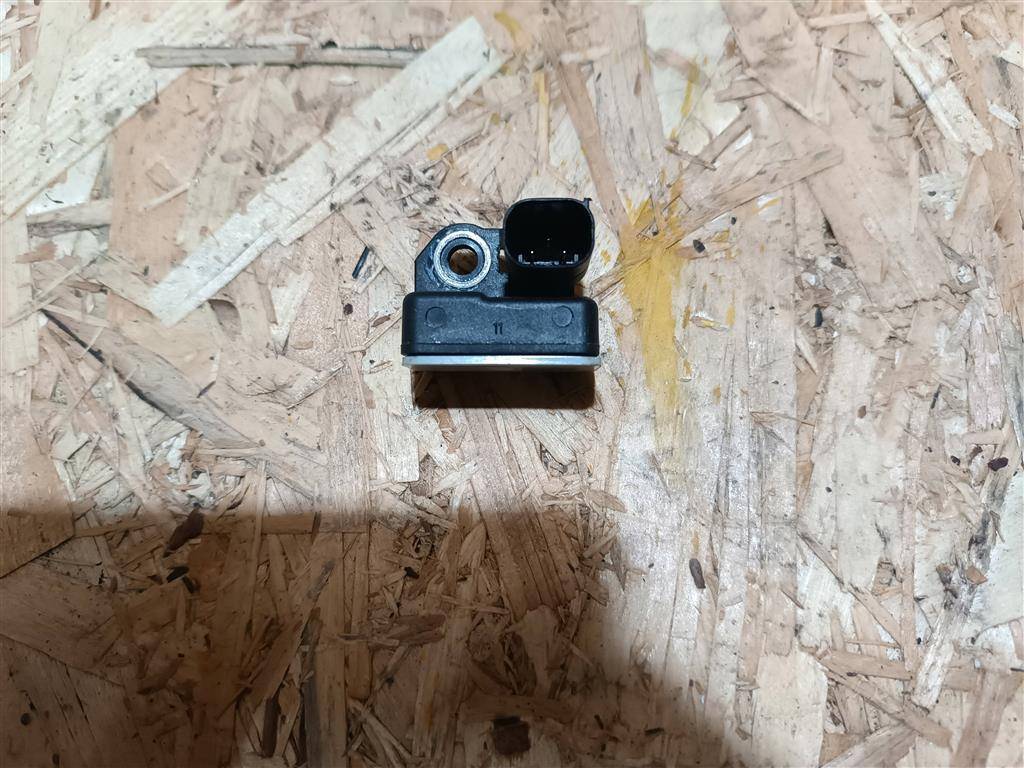 датчик удара Volvo XC90 2 поколение 2019, 2.0 л., дизель, АКПП, передний привод, 31360710, 31360710 - фото №1