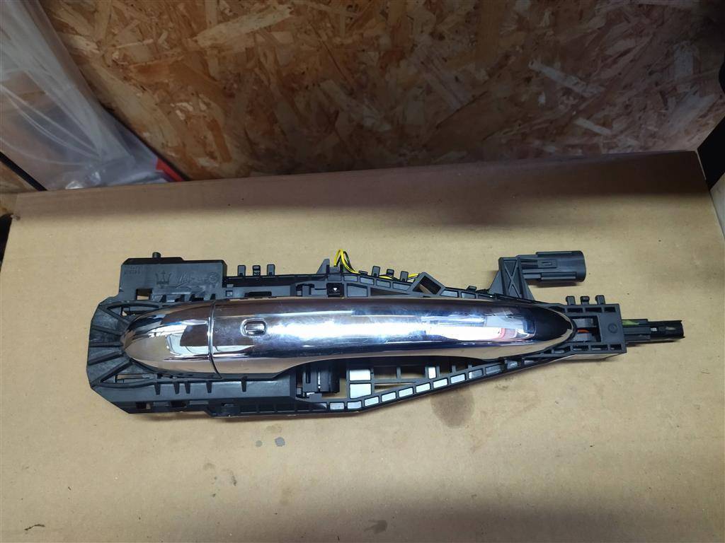 ручка наружная Maserati Quattroporte 6 поколение 2014, 3.0 л., дизель, АКПП, передний привод, 670272681, 670013707, 670013707, 670075322 - фото №1