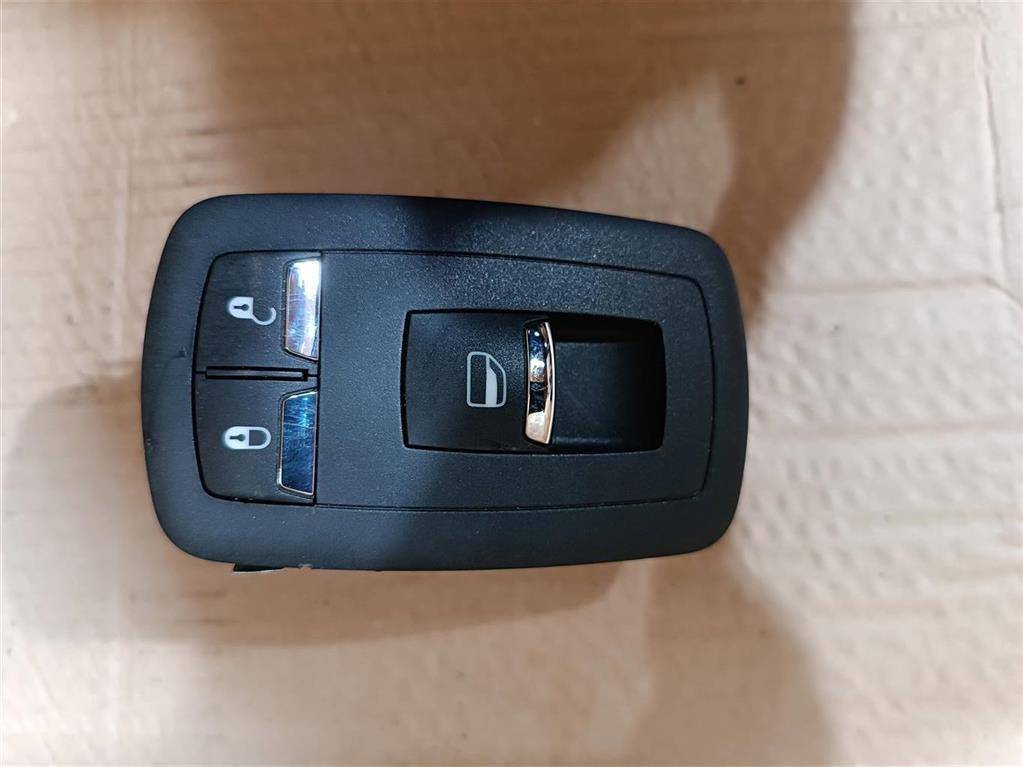 Блок кнопок стеклоподъемника Maserati Levante 1 поколение M161 2017, 3.0 л., дизель, АКПП, передний привод, 7, 670025405, 670025405 - фото №1