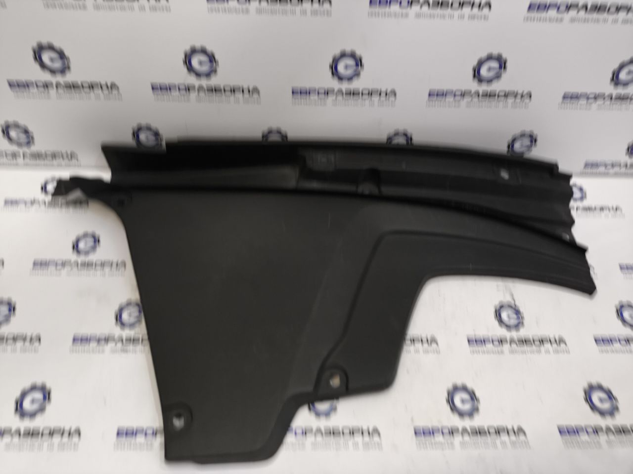 планка под капот Maserati Levante 1 поколение M161 2019, 3.0 л., бензин, АКПП, 670042320 - фото №1