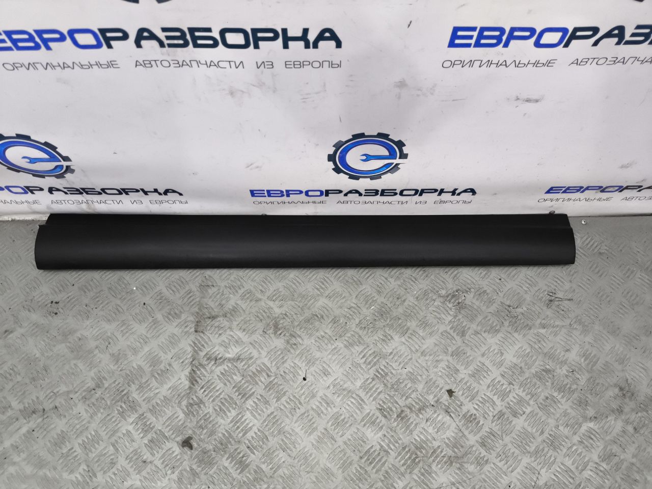 молдинг двери передней правой Maserati Levante 1 поколение M161 2019, 3.0 л., бензин, АКПП, 670035235 - фото №1