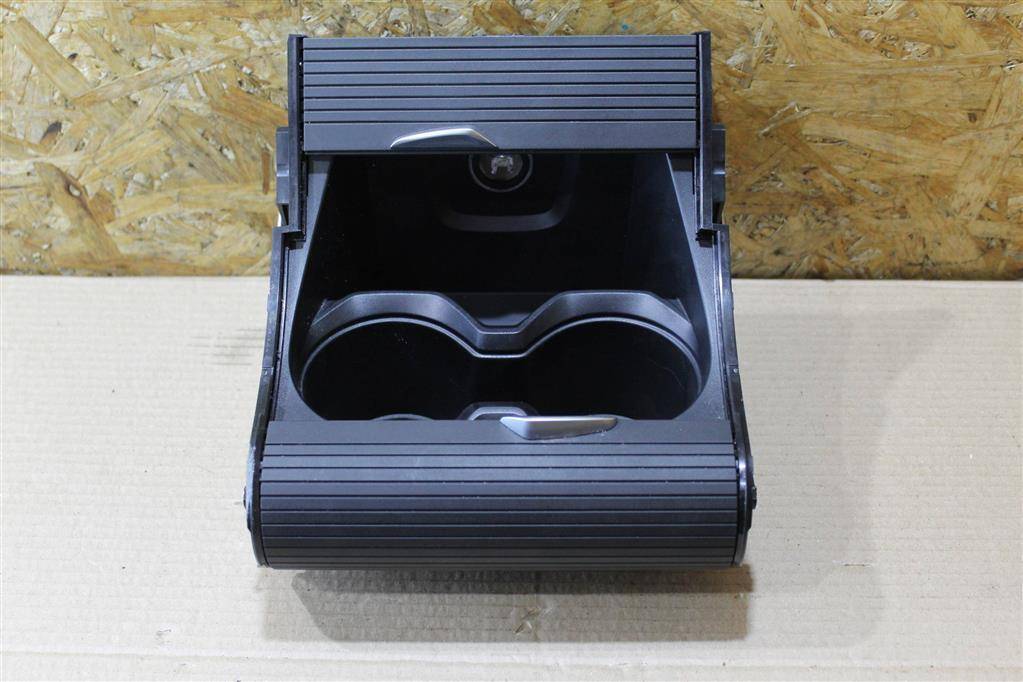 подстаканник BMW X2 F39 2021, 2.0 л., бензин, АКПП, полный привод, правый руль, 51169292557, 5116187014 - фото №1