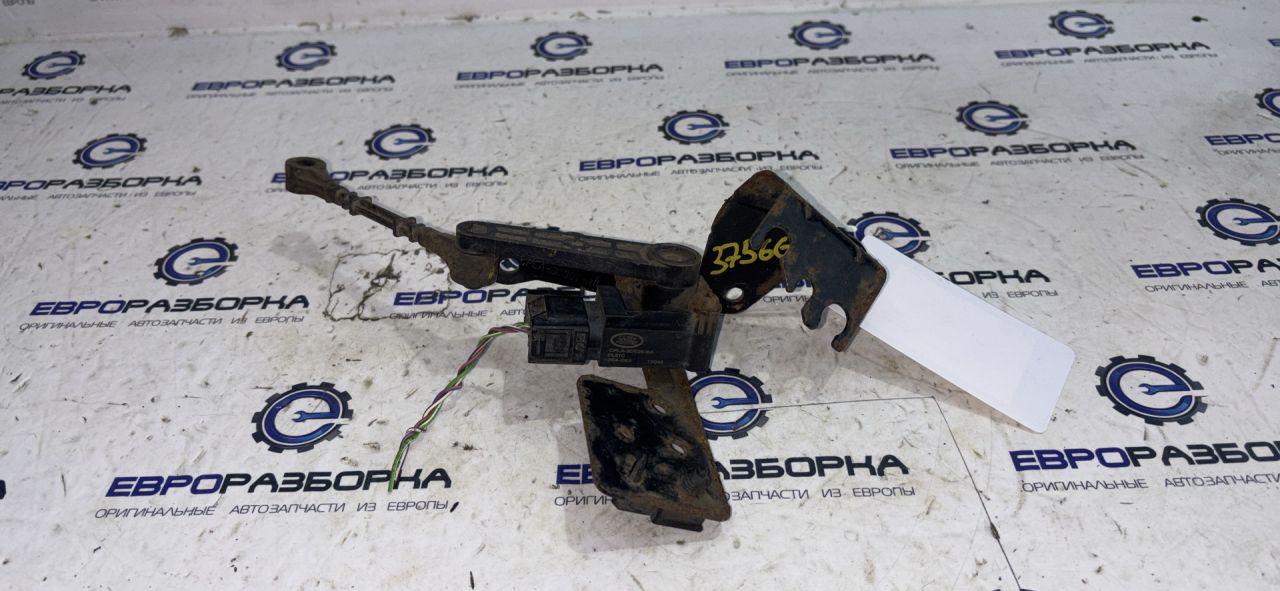 датчик дорожного просвета Land Rover Discovery 5 поколение L462 2020, 3.0 л., дизель, АКПП, передний привод, LR098914, JPLA3D026AA, HY3M290E22AD - фото №1