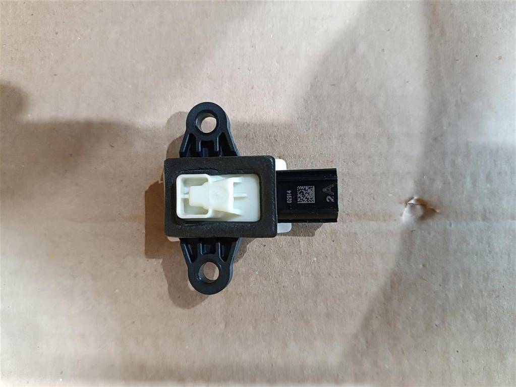 датчик удара Land Rover Range Rover 4 поколение L405 2014, 4.4 л., дизель, АКПП, полный привод, правый руль, CK5214C676AA, CK5214C676AA, C2Z25486, LR043878 - фото №1