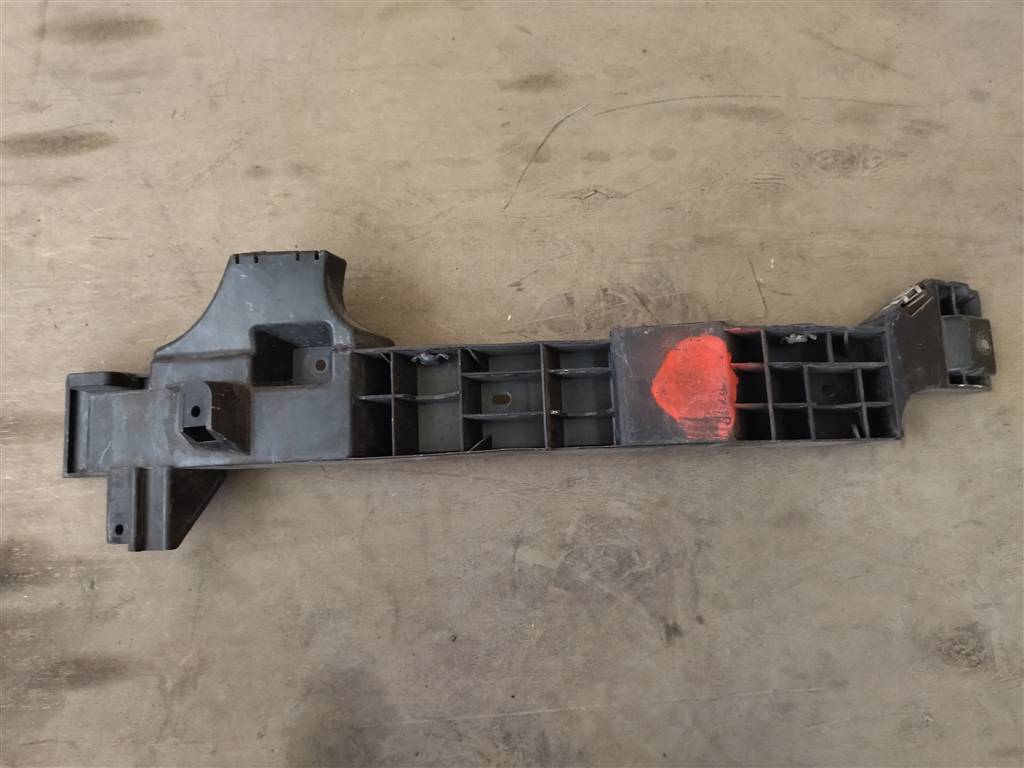 крепление бампера Bentley Continental GT 1 поколение 2007, 6.0 л., бензин, АКПП, передний привод, 3W8807862A, 3W8807862A - фото №1