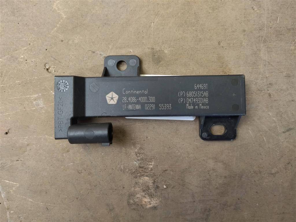 антенна Maserati Levante 1 поколение M161 2020, 3.0 л., дизель, АКПП, передний привод, 68051315AB, 04749301AB, 68051315AB - фото №1