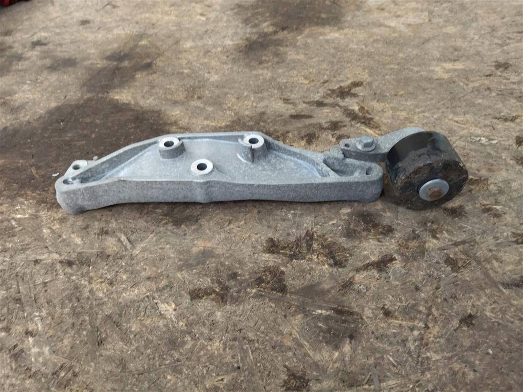 кронштейн редуктора Volvo XC90 2 поколение 2019, 2.0 л., дизель, АКПП, передний привод, 31492866, 31492866 - фото №1