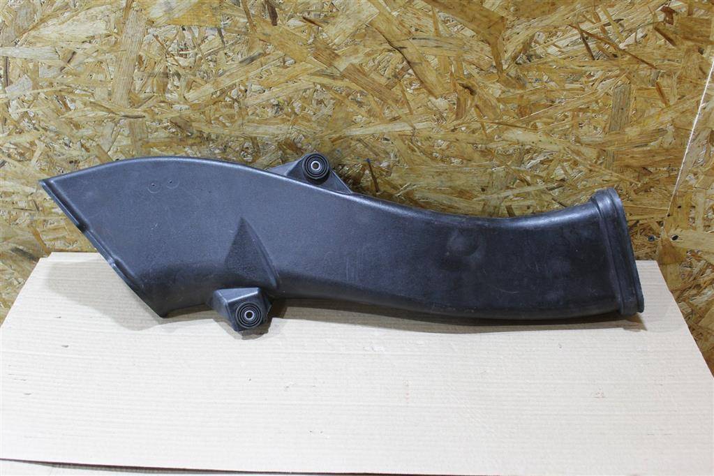 воздуховод (дефлектор) радиатора Audi R8 42 2008, 4.0 л., TFSI, бензин, АКПП, купе, передний привод, 420129509C, 420129509C - фото №1