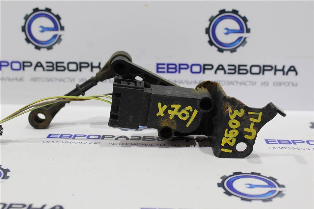 датчик дорожного просвета Jaguar F-Pace 1 поколение X761 2018, 3.0 л., дизель, АКПП, передний привод, T2H3166, GX733C280CA, LR090680 - фото №1