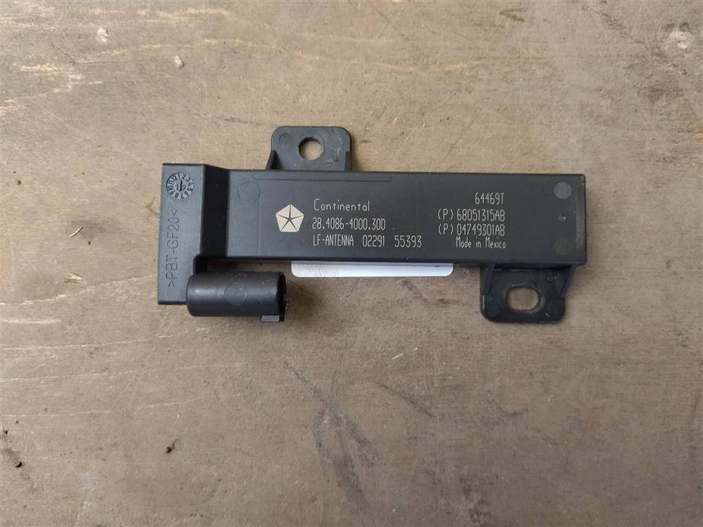 антенна Maserati Levante 1 поколение M161 2020, 3.0 л., дизель, АКПП, передний привод, 68051315AB, 04749301AB, 68051315AB - фото №1