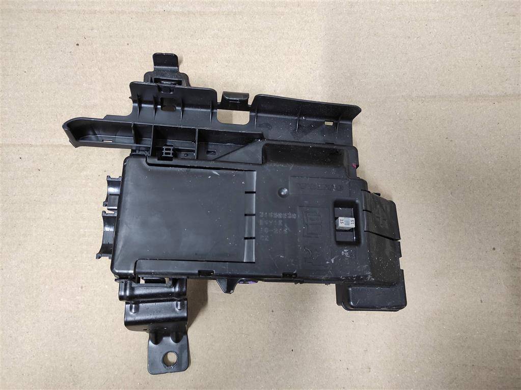 плюсовой провод аккумулятора Volvo XC90 2 поколение 2018, 2.0 л., дизель, АКПП, передний привод, 31450530, 31450530 - фото №1