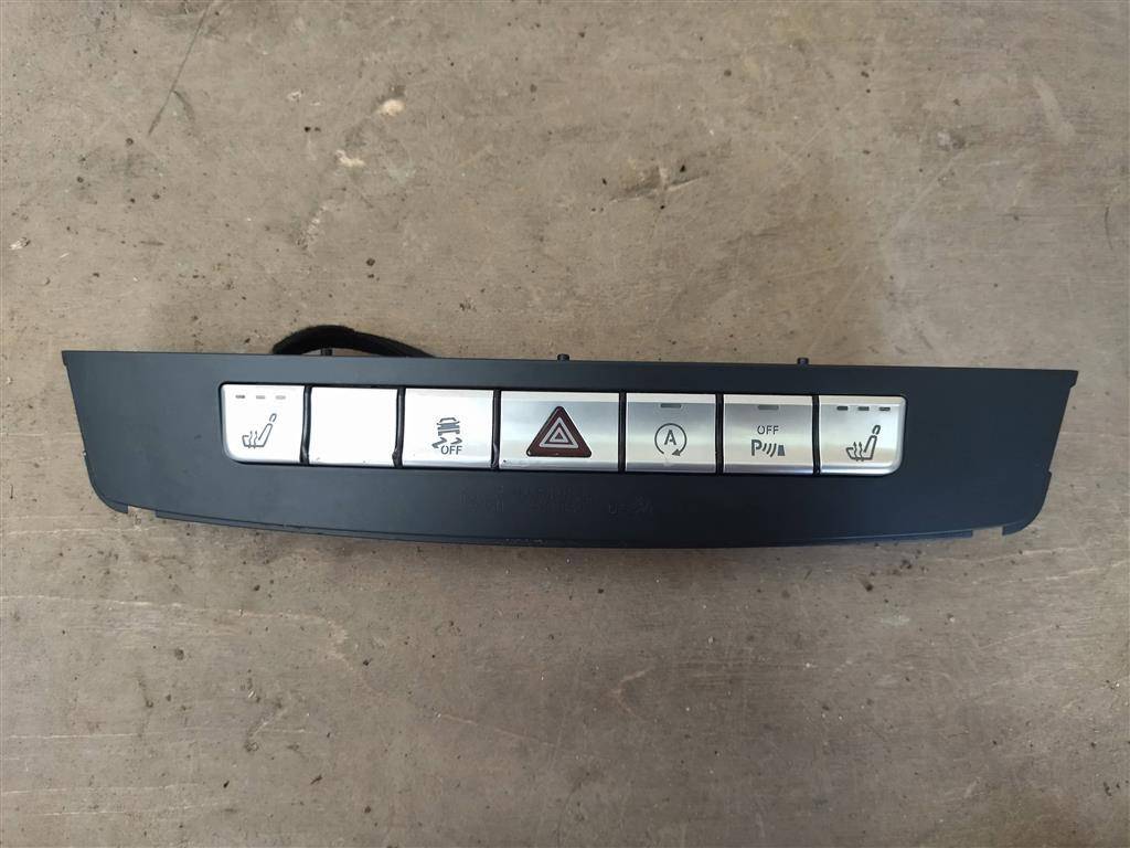 кнопка (выключатель) Mercedes-Benz GLS-Класс X166 2018, 3.0 л., CDi, дизель, АКПП, передний привод, A2929051700, A2929051700, A1668204910, A1668206110, A1668206210, A1668206410, A1668705610, A1668705710, A1669056801, A1669056901, A1669057201 - фото №1