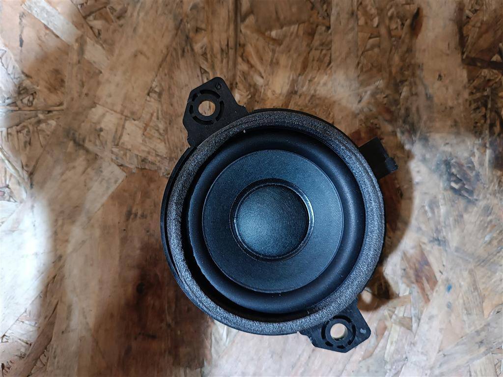 динамик высокочастотный (пищалка) Volvo XC90 2 поколение 2019, 2.0 л., дизель, АКПП, передний привод, 31489617, 31489617 - фото №1