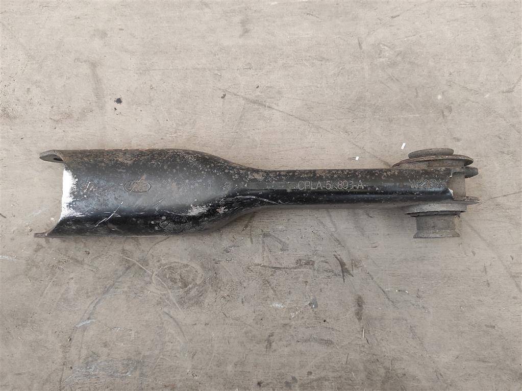 рычаг задний Land Rover Range Rover 4 поколение L405 2015, 4.4 л., дизель, АКПП, полный привод, правый руль, LR037702, CPLA5K898AE, CPLA5K898AE, CPLA5K976AE, LR037700 - фото №1