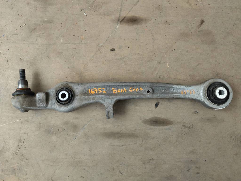 рычаг передний Bentley Continental GT 1 поколение 2007, 6.0 л., бензин, АКПП, передний привод, 4E0407155D, 4E0407151K, 4E0407155D - фото №1