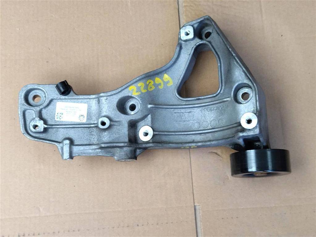 кронштейн (крепление) Maserati Quattroporte 6 поколение 2014, 3.0 л., дизель, АКПП, передний привод, 20513390F, 20513390F - фото №1