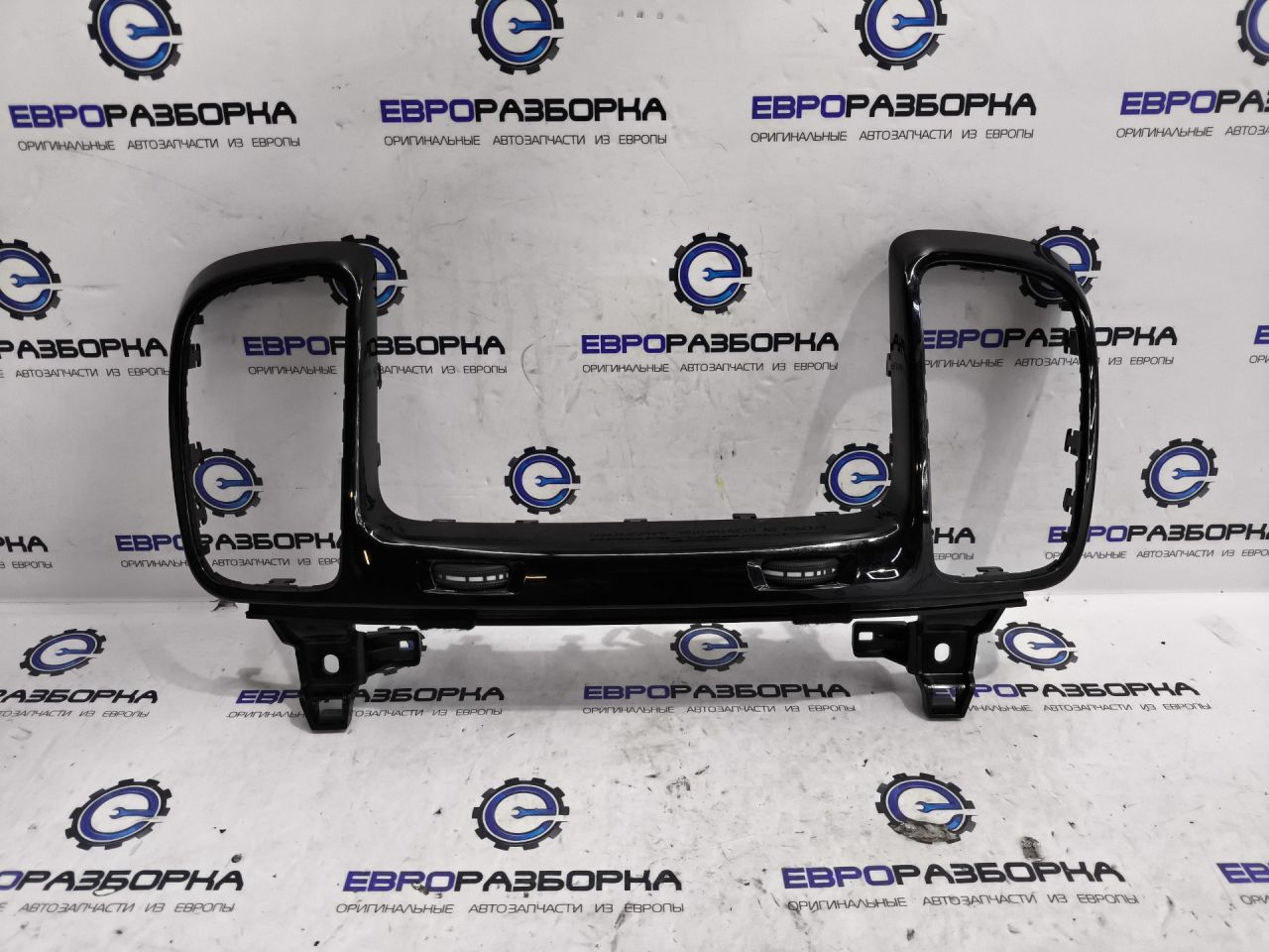 накладка на торпедо (консоль) Mercedes-Benz GLE Coupe C292 2015, 3.0 л., CDi, дизель, АКПП, передний привод, A1668306101 - фото №1