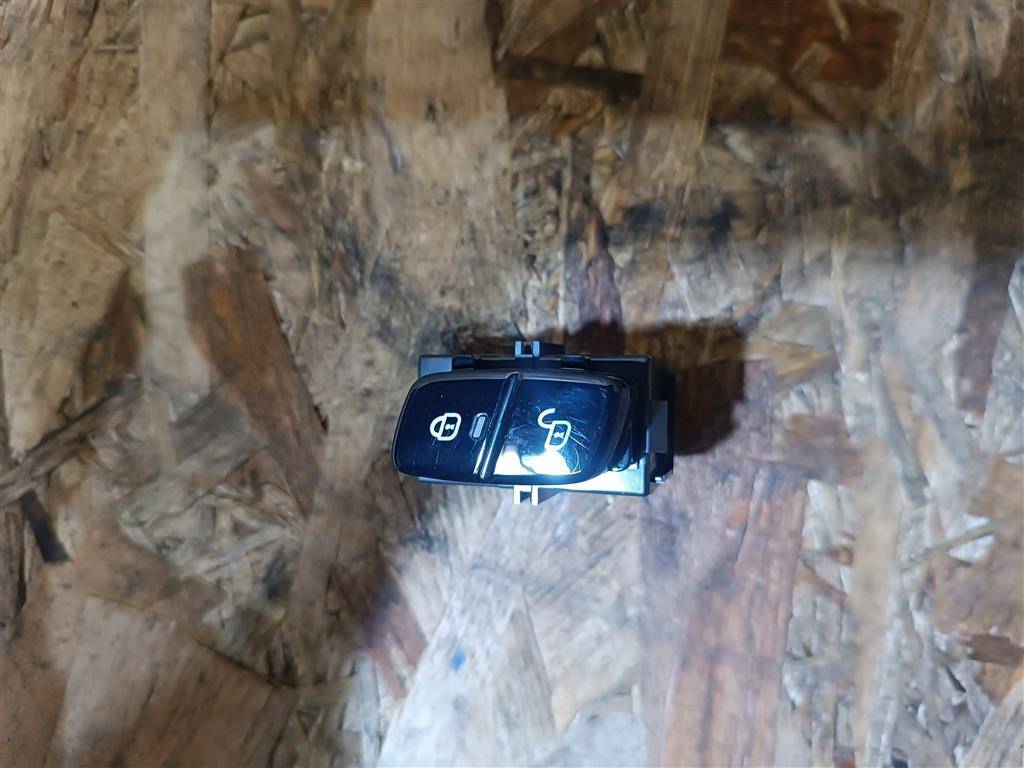 Кнопка блокировки дверей Volvo XC90 2 поколение 2019, 2.0 л., бензин, АКПП, передний привод, 31443864, 31443864 - фото №1