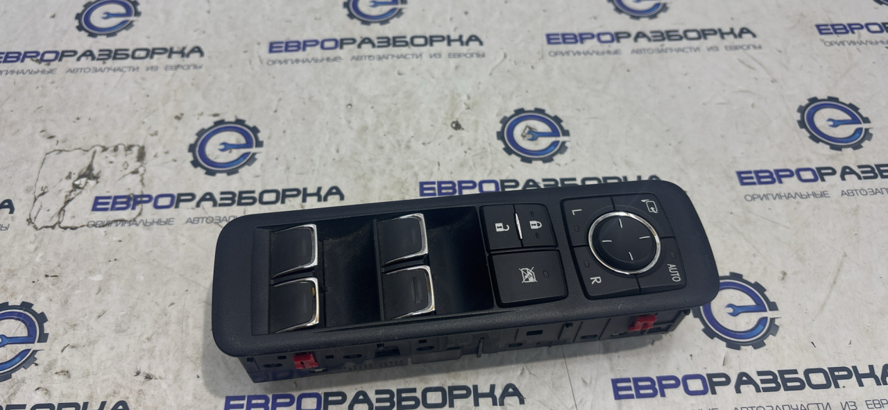 Блок кнопок стеклоподъемника Lexus RX 4 поколение 2017, 3.0 л., бензин, АКПП, передний привод, 8404048220 - фото №1