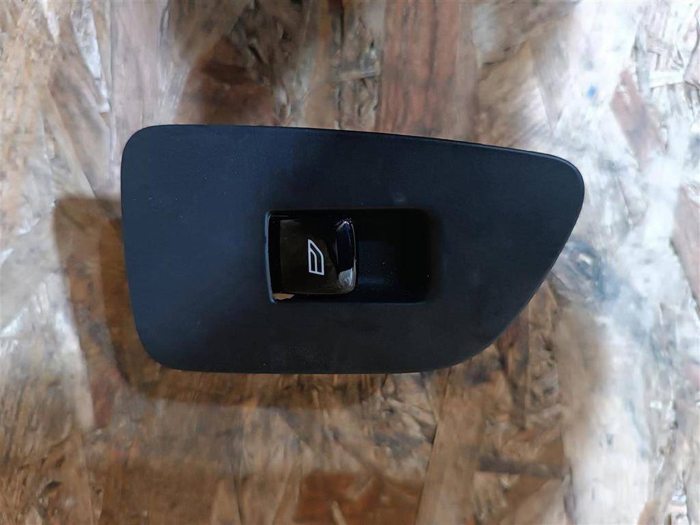 кнопка стеклоподъемника двери Volvo XC90 2 поколение 2019, 2.0 л., бензин, АКПП, передний привод, 31376458, 31376458 - фото №1