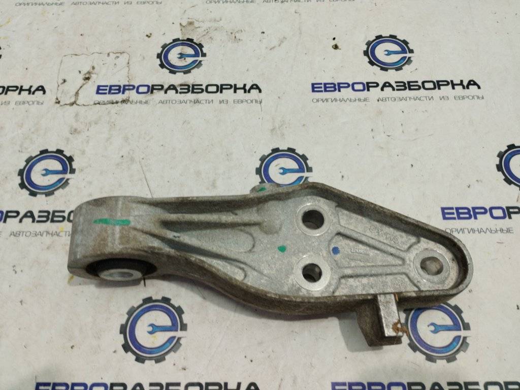 кронштейн КПП Volvo XC40 1 поколение 2020, 1.5 л., бензин, denim blue, правый руль, 32183200 - фото №1