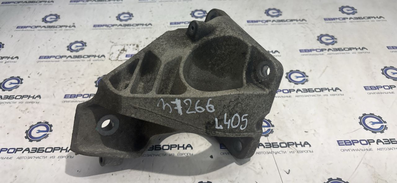 кронштейн (крепление) Land Rover Range Rover 4 поколение L405 2014, 4.4 л., дизель, АКПП, полный привод, правый руль, LR033185, CPLA6061DB, LR075190, CPLA6061DC - фото №1