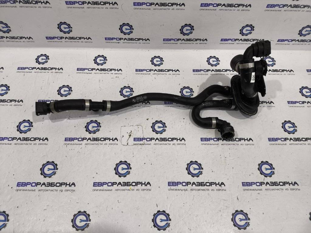 патрубок радиатора BMW 5 серия G30/G31 G30 2018, АКПП, передний привод, 17128596353, 8596353 - фото №1