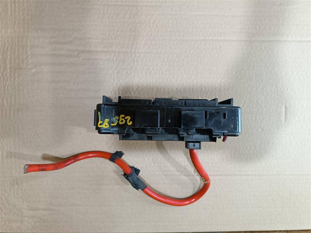 блок предохранителей BMW 2 серия F22/F23 2017, 3.0 л., АКПП, передний привод, 61149389068, 9389068 - фото №1